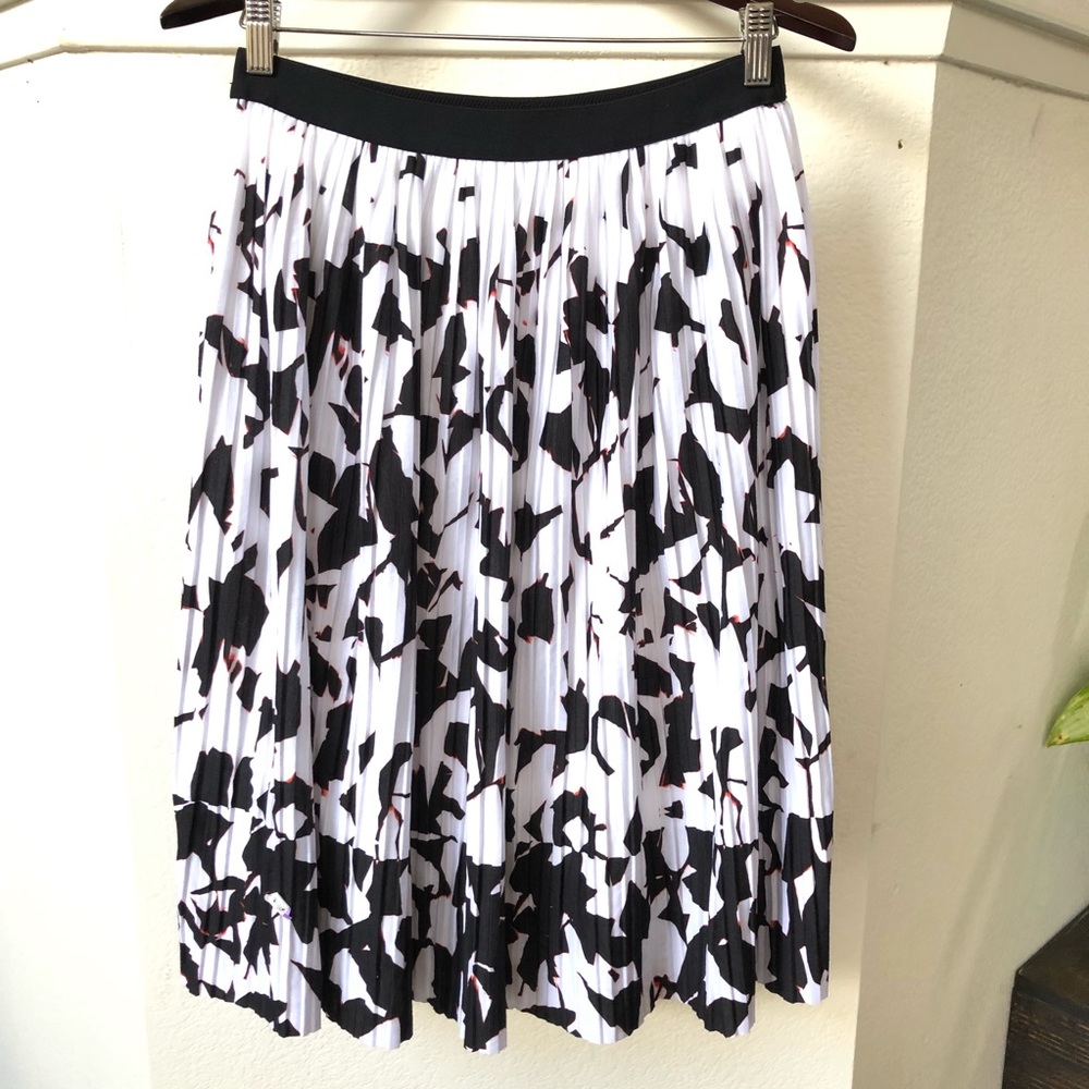 APT 9 White Black Fan Pleated Skirt Size M